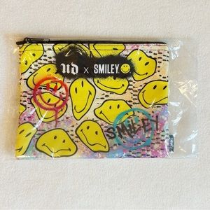 Urban Decay x Smiley NWT Graffiti Smiley Face Graphic Zip Top Makeup Bag Pouch
